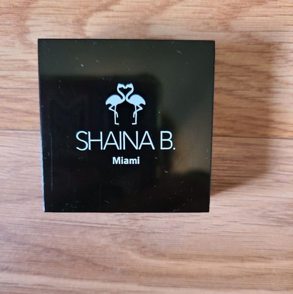 🦩3/$30 Lipgloss, lip remedy, blush, mascara, and brush with Ipsy bag - Picture 4 of 9